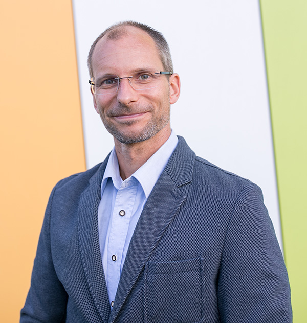 Dr Ronald Ecker