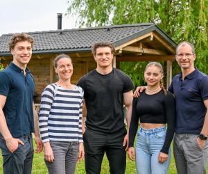 familie im garten