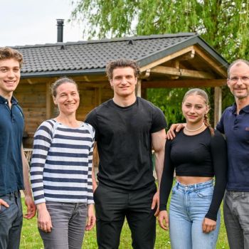 familie im garten